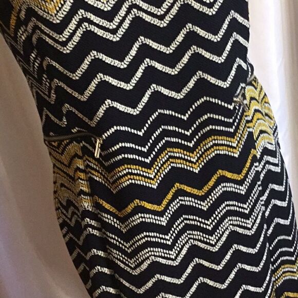 Navy blue sleeveless dress with gold & white zig zag pattern in size 10 - Picture 5 of 12